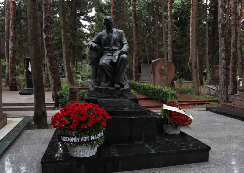 Milli Musiqi Gununde Uzeyir Hacibeylinin mezari ziyaret edildi