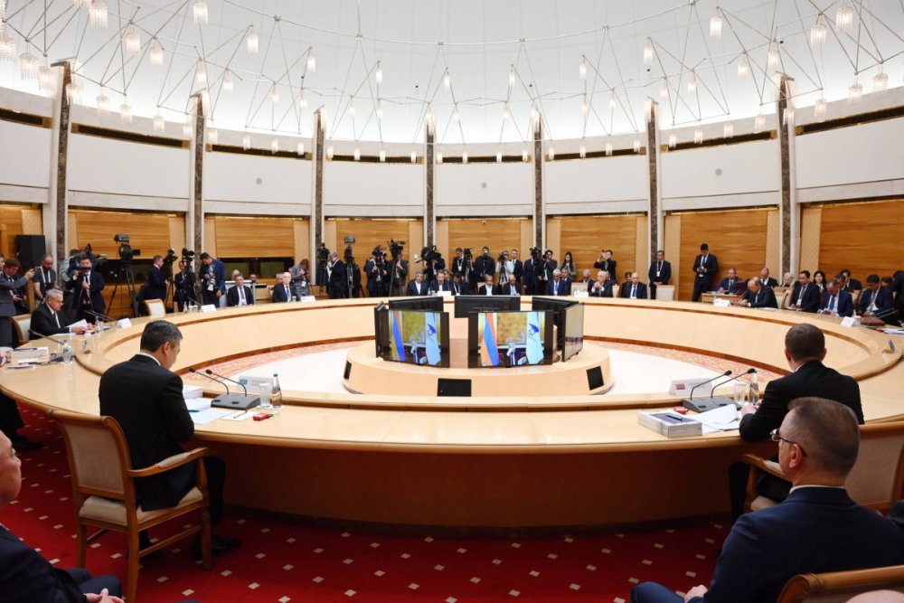 Eli Esedov Minskde Avrasiya Hokumetlerarasi Surasinin iclasinda istirak edib