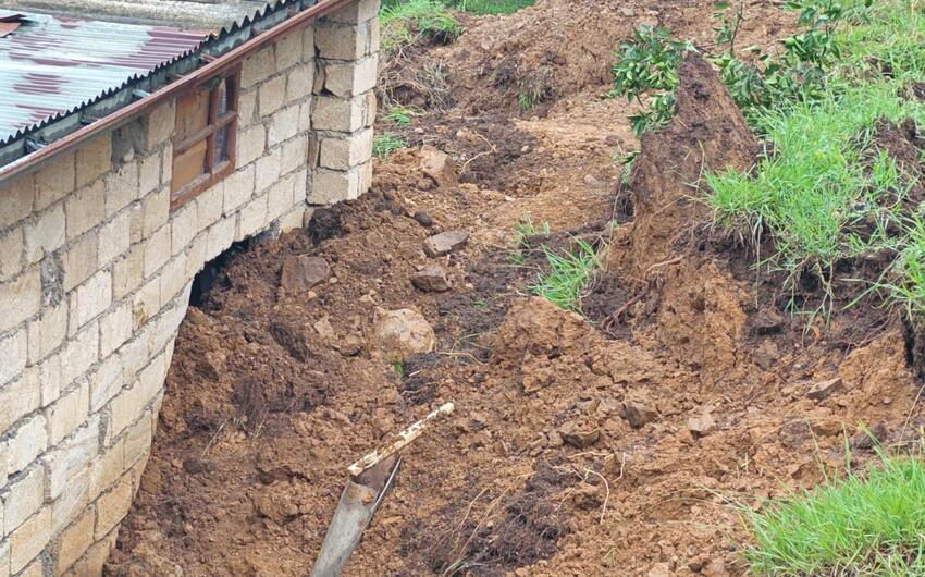 Astarada leysan neticesinde torpaq surusmesi olub