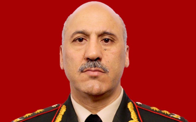 Daxili Qosunlarin komandaninin selahiyyetleri mueyyenlesir