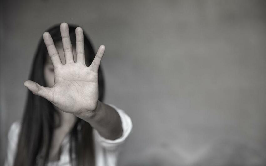 Agdamda valideynleri terefinden doyulen diger azyasli da Bakiya getirildi - RESMI