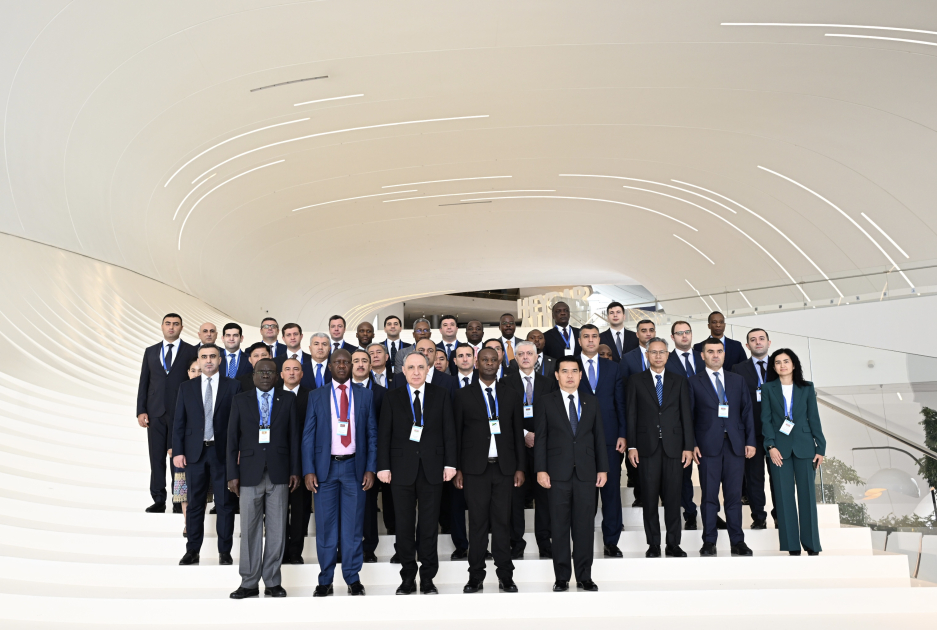 Bakida “Suverenliyin kesiyinde: Konstitusiyada Prokurorlugun statusu” movzusunda beynelxalq konfrans kecirilir