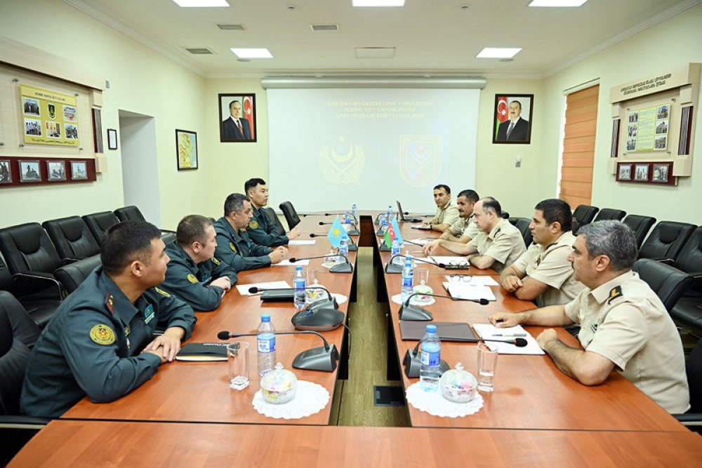 Qazaxistan Mudafie Nazirliyinin numayende heyeti Azerbaycana sefer edib