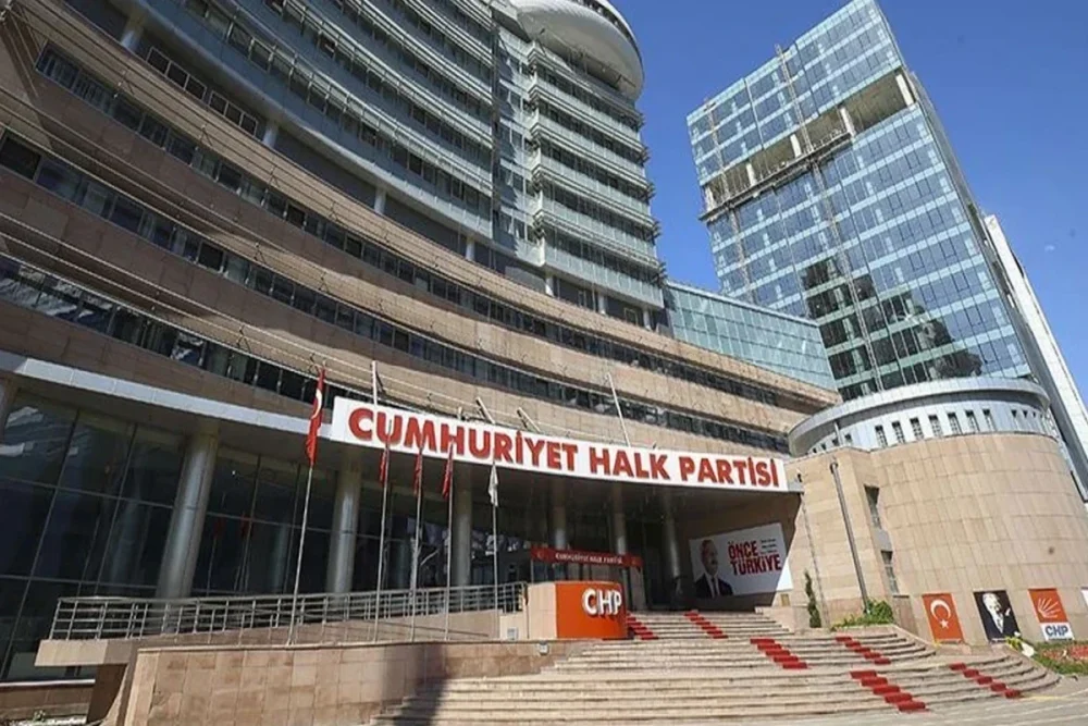 Turkiyede CHP-nin Istanbuldaki qurultayi ile bagli gerginlik yasanir