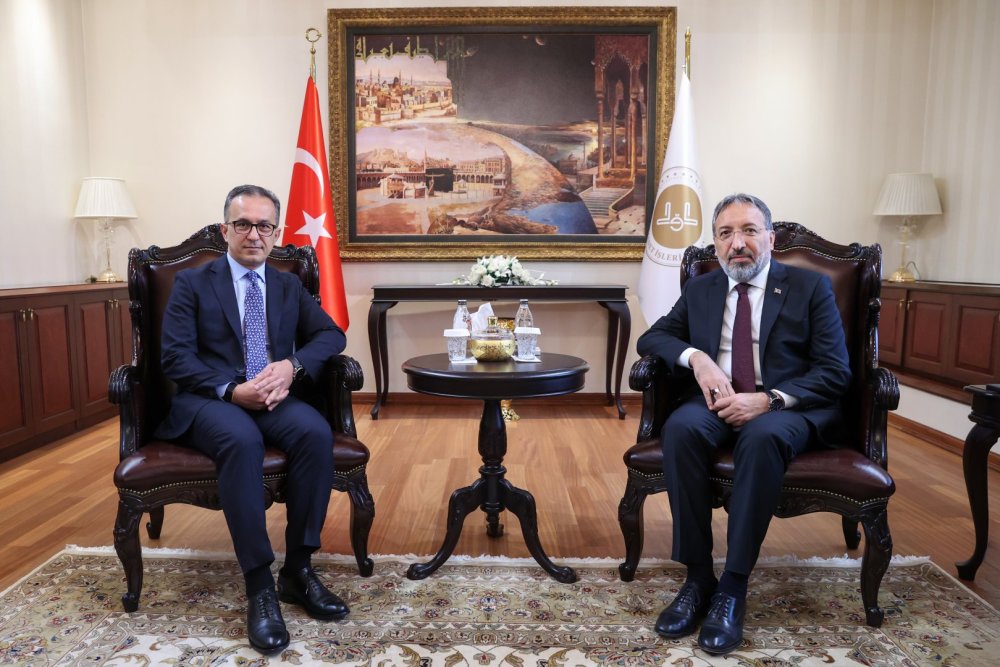 Dovlet Komitesinin sedri Turkiyenin Diyanet Isleri Idaresinin rehberi ile gorusub