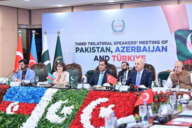 Islamabadda Azerbaycan-Pakistan-Turkiye Parlament Sedrlerinin Ucuncu Ucterefli Gorusu kecirilir