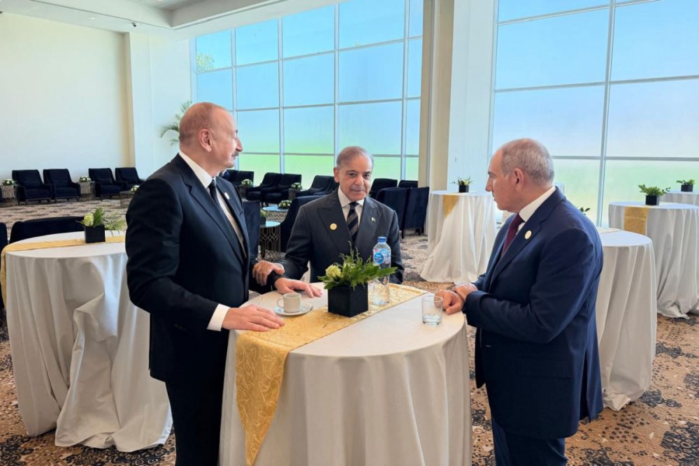 Prezident Ilham Eliyev Misirde Nikol Pasinyanla sohbetlesib