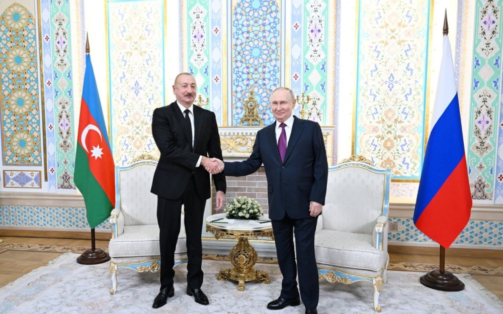 Ilham Eliyevle Putin arasinda telefon danisigi olub