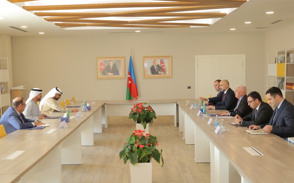 “AzerEnerji” ile “Masdar” rehberliyi arasinda gorus kecirilib