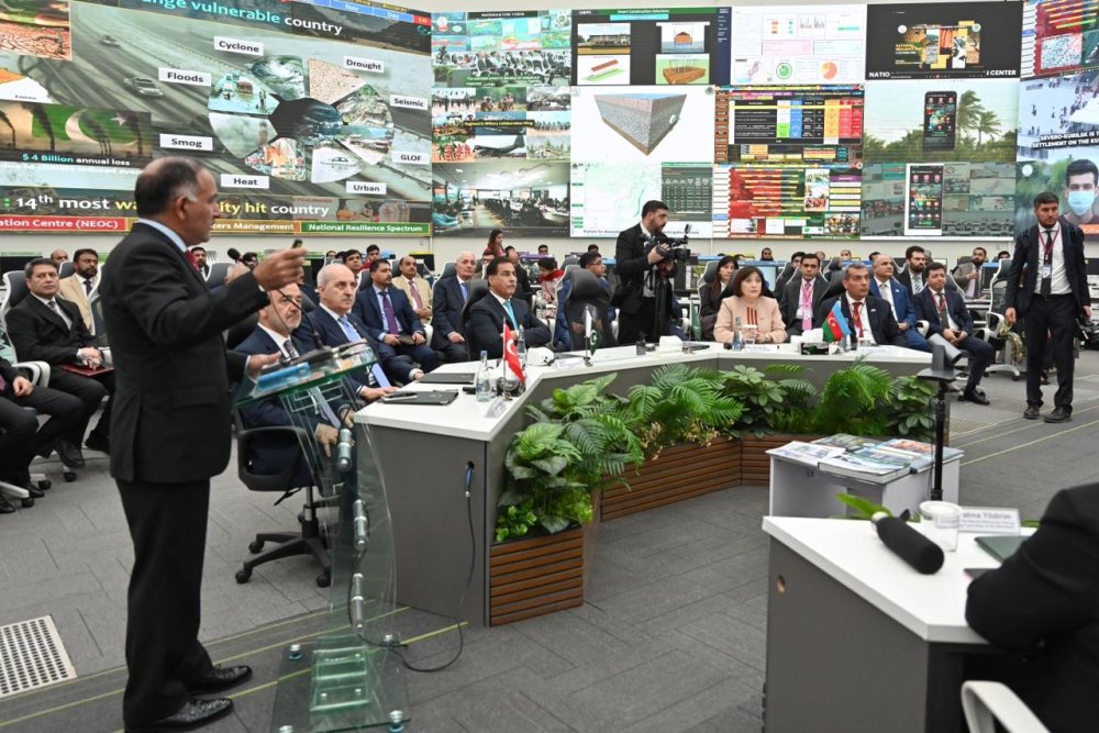 Parlament sedrleri Pakistanin Felaketlerin Milli Idareetme Agentliyinde olublar