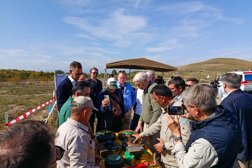 Beynelxalq seyyahlar Horadizde minatemizleme emeliyyatlari ile tanis olublar