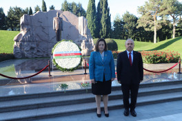 Turkiye xarici isler nazirinin muavini Azerbaycana gelib