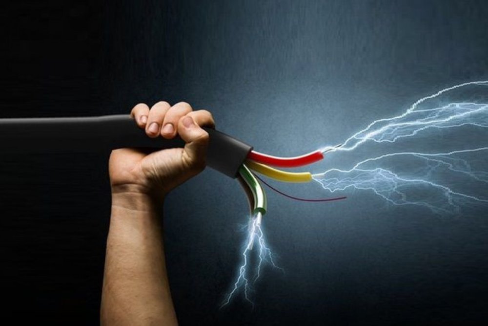 Sarayda qebiristanliqda fehleni cereyan vuraraq oldurub