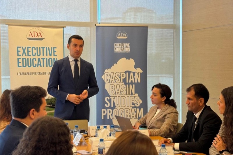 Ayxan Hacizade TDT-ye uzv ve musahideci olkelerin diplomatlari ile gorusub