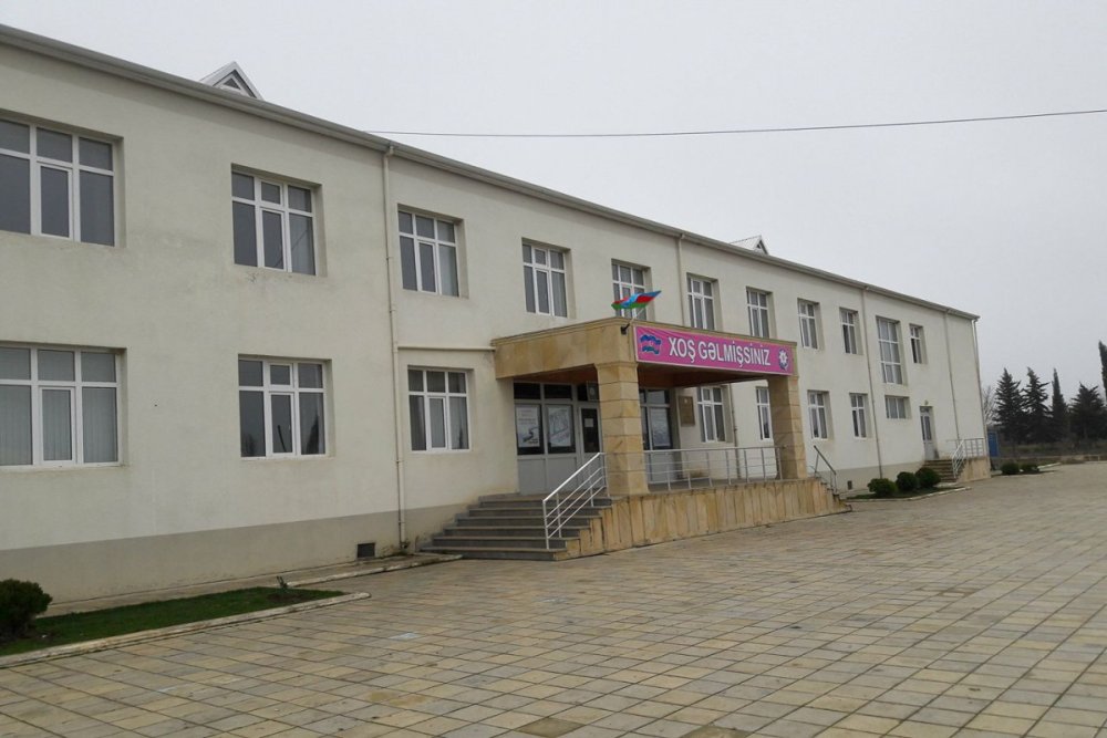 Bilesuvarda mekteb direktoru isden cixarilib