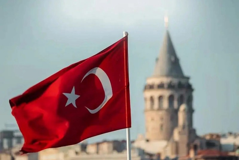 Turkiye Israil-HAMAS muharibesinin ildonumunde Azerbaycanda bayraqlarin yariya endirildiyi barede xeberleri saxta adlandirib