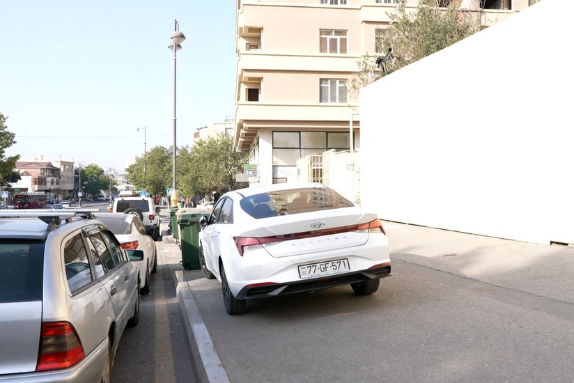 DIN sekilerde avtomobilini park eden suruculere muraciet edib