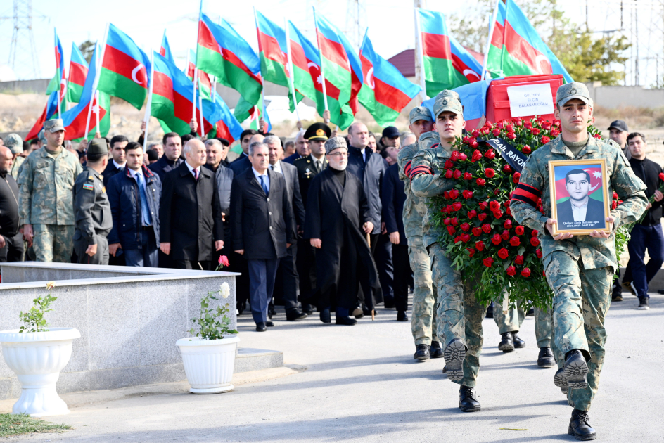 Birinci Qarabag muharibesinin itkin sehidi Elcin Quliyev Suraxani rayonunda torpaga tapsirilib