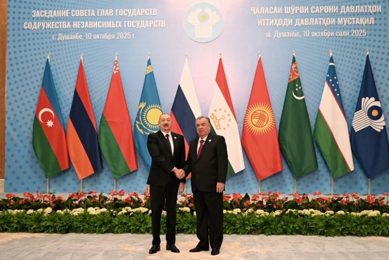 Prezident Dusenbede MDB liderlerinin mehdud terkibde iclasinda istirak edir