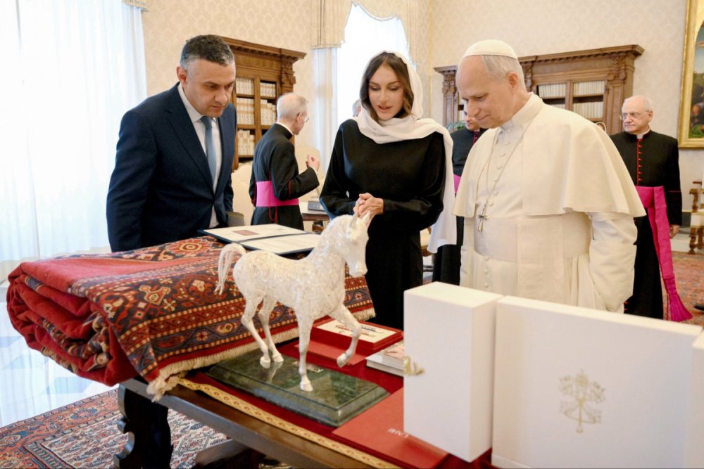 Hikmet Haciyev Birinci vitse-prezidentin Vatikan seferi ile bagli paylasim edib