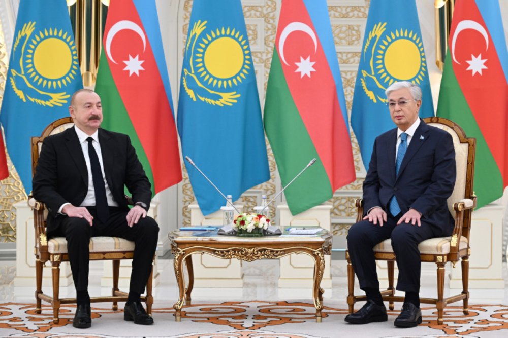 Azerbaycan ve Qazaxistan prezidentlerinin Astanada tekbetek gorusu olub