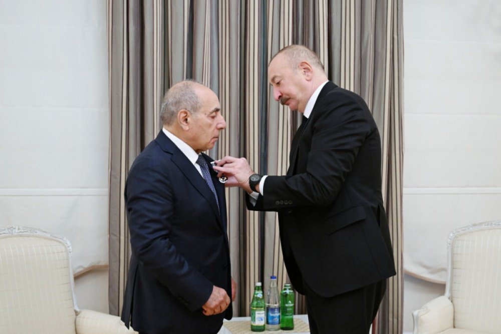 Prezident Ilham Eliyev Yaqub Eyyubova “Istiqlal” ordenini teqdim edib