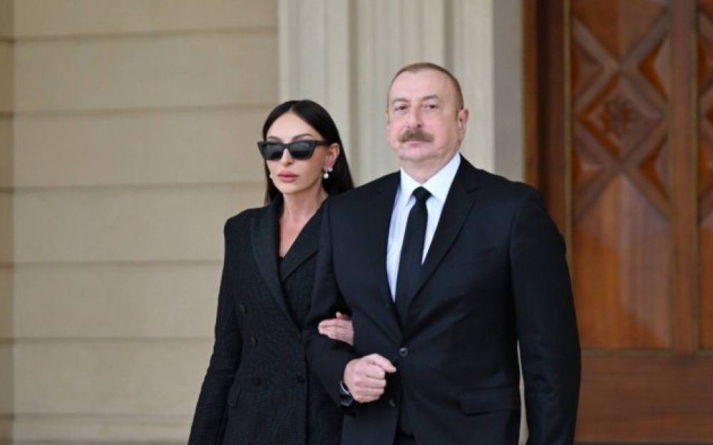 Milli Meclisin sedri Prezident ve xanimini YAP-in 33 illiyi munasibetile tebrik edib