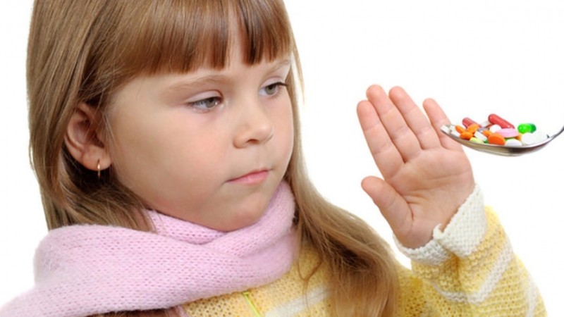 Usaqlara ozbasina antibiotik verilmesi cox ciddi risklidir - Infeksionist valideynlere SESLENDI