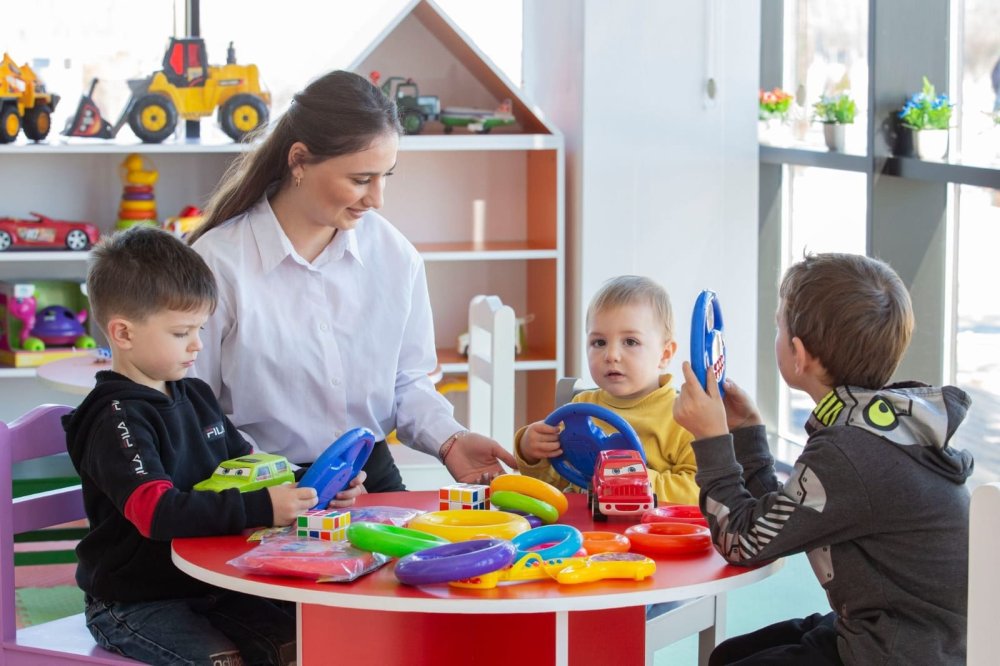 Terbiyeci-muellim vezifesi uzre musahibe davam edir