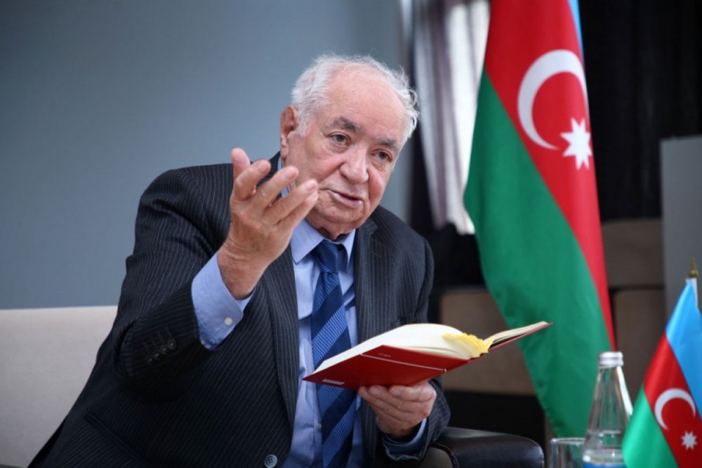 Ilham Eliyev Xalq sairi Vahid Ezizi "Seref" ordeni ile teltif edib