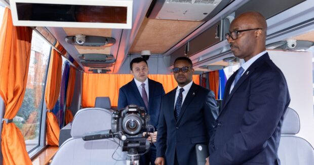 Ruandanin ve Zimbabvenin yuksekseviyyeli resmileri “ASAN xidmet”de -FOTOLAR