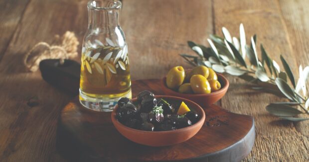 Turkiyenin meshur zeytun yigimina qosulun – bu movsumi tecrubeni qacirmayin! – FOTOLAR