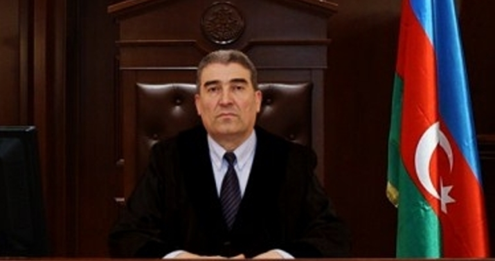 Rusvet almaqda ittiham olunan sabiq hakimin cezasi 9 ilden 6 ile endirildi