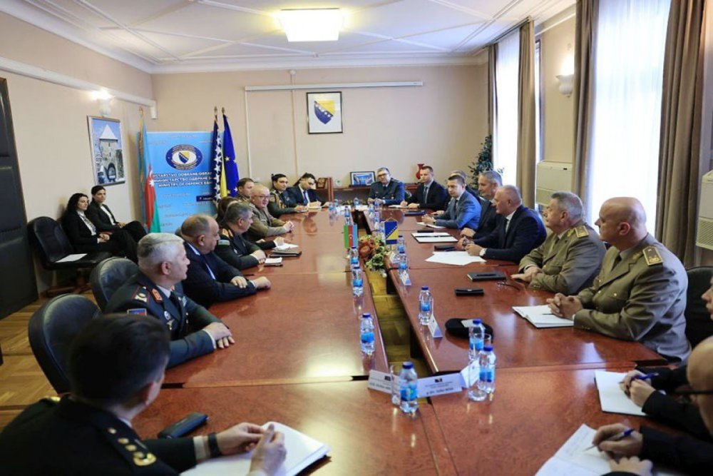 Azerbaycanla Bosniya ve Herseqovina arasinda herbi emekdasliq plani imzalanib