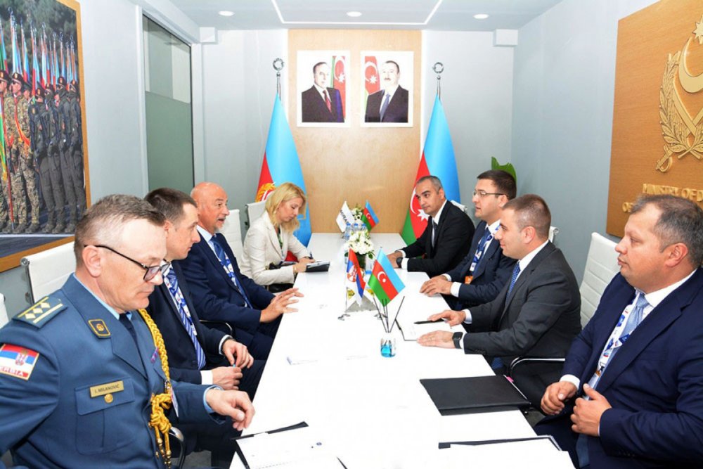 Azerbaycan mudafie nazirinin muavinleri "Dubay Aviasou - 2025" sergisinde istirak edibler