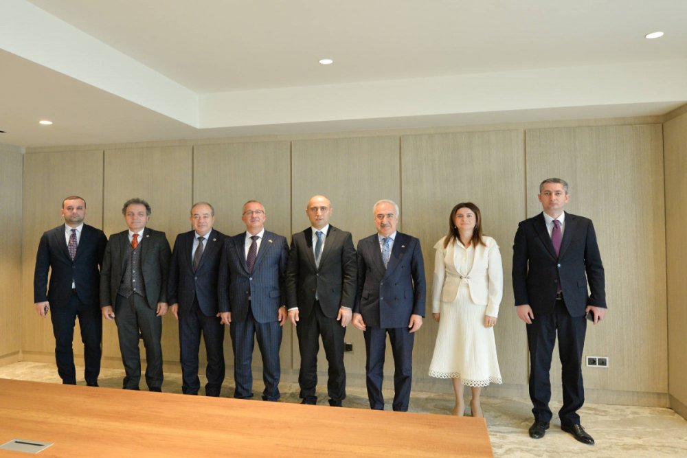 Elm ve tehsil naziri turkiyeli rektorlarla gorusub