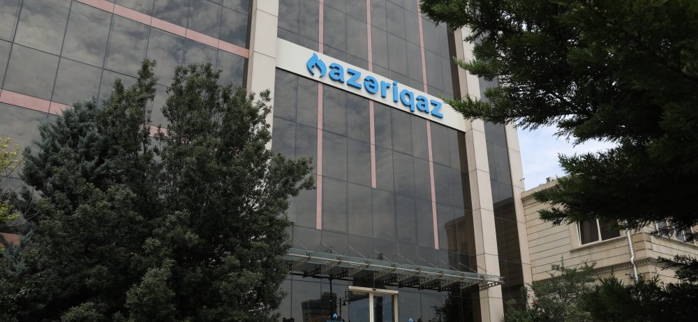 “Azeriqaz”da kadr deyisikliyi ile bagli QALMAQAL - 29 illik emekdas niye basqa yere GONDERILDI? - FOTO