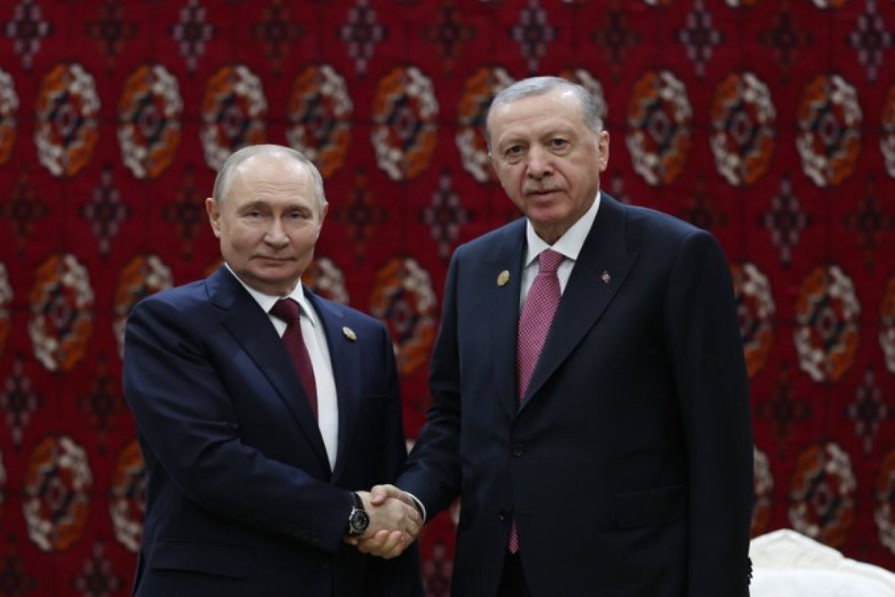 Erdogan Asqabadda Putinle gorusub