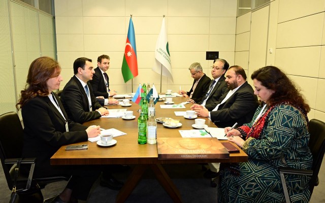 Azerbaycanla Pakistan arasinda medeni emekdasliq muzakire olunub