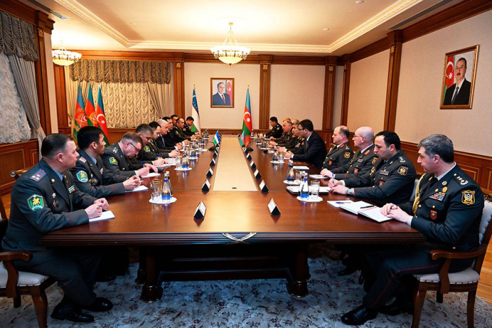 Azerbaycan ve Ozbekistan arasinda herbi emekdasliq plani imzalanib