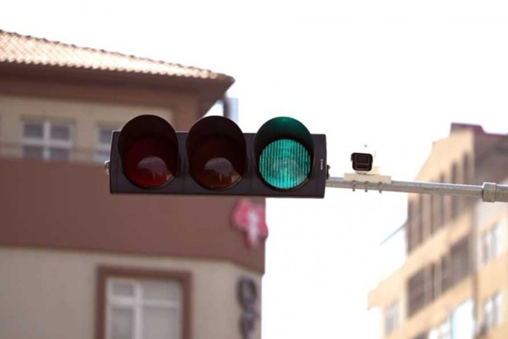 Bakida ilk defe agilli svetoforlar qurasdirilib - VIDEO