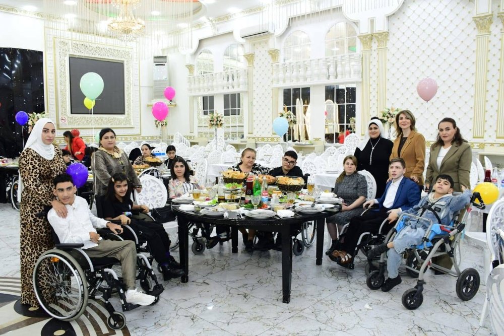 Millet vekili fiziki mehdudiyyetli usaqlar ucun tedbir kecirib