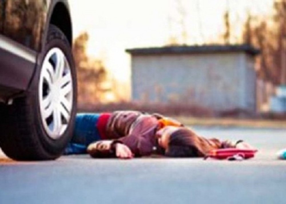 Gencede qadini avtomobil vurdu