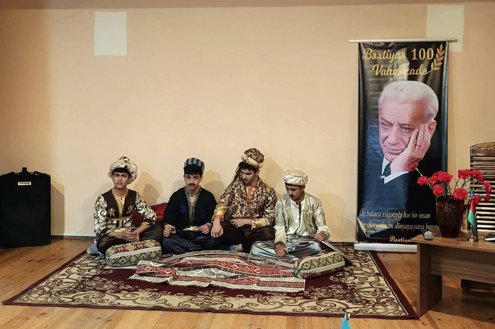 Paytaxt mekteblerinde boyuk edibin yubileyi qeyd olunub