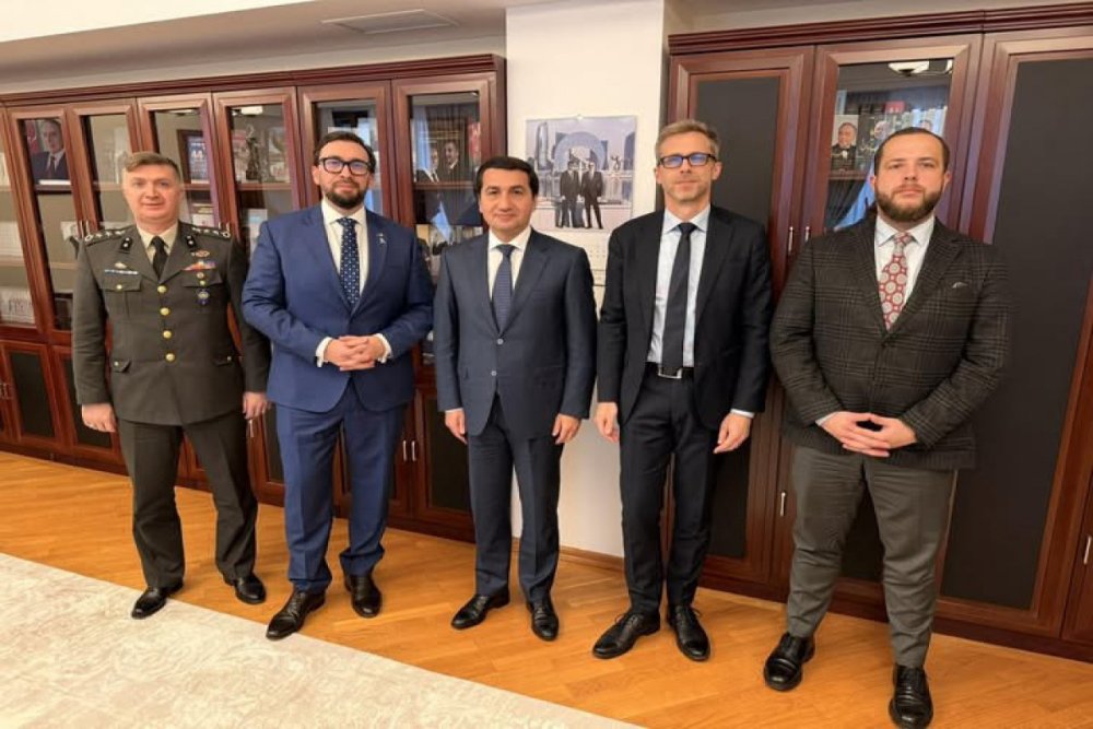 Hikmet Haciyev NATO-nun Cenubi Qafqazdaki Ofisinin rehberi ile gorusub