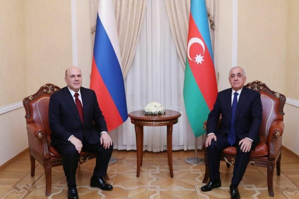 Rusiya ve Azerbaycan Bas nazirleri telefon danisigi aparib