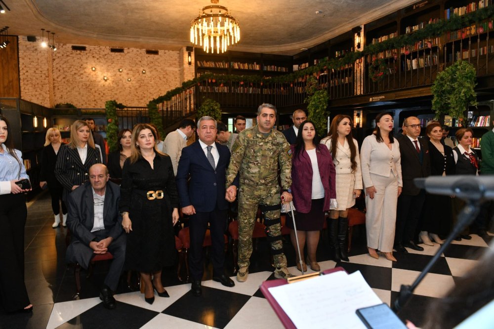 Baki Kitab Merkezinde Guler Cosqunsoyun Prezidente hesr olunmus kitablarinin teqdimati kecirilib