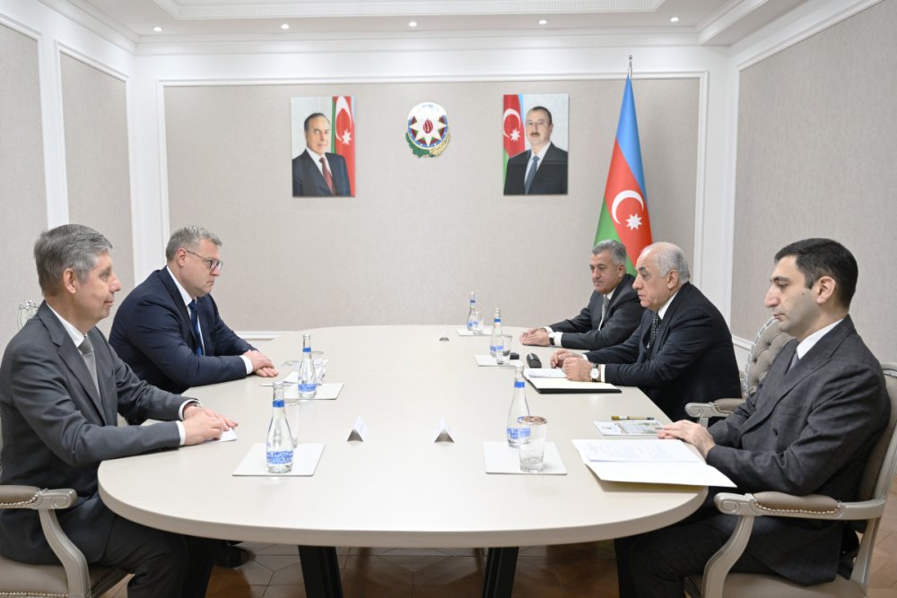 Eli Esedov Rusiyanin Hesterxan vilayetinin qubernatoru ile gorusub